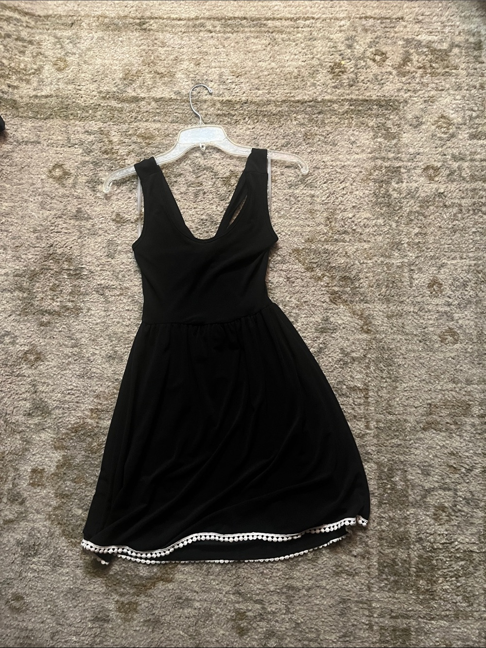 Sleeveless Black Midi Dress with Decorative Hem